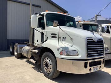 Main image Mack Pinnacle